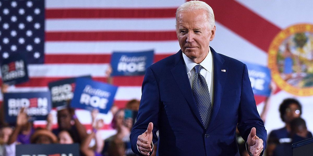 Vai Baidens teica par Bībeli: "Es gandrīz gribēju nopirkt vienu, lai redzētu, kas tur ir iekšā"?